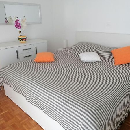Apartman Petra Pula Buitenkant foto