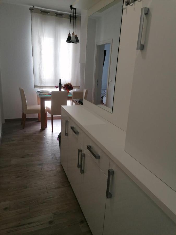 Apartman Petra Pula Buitenkant foto