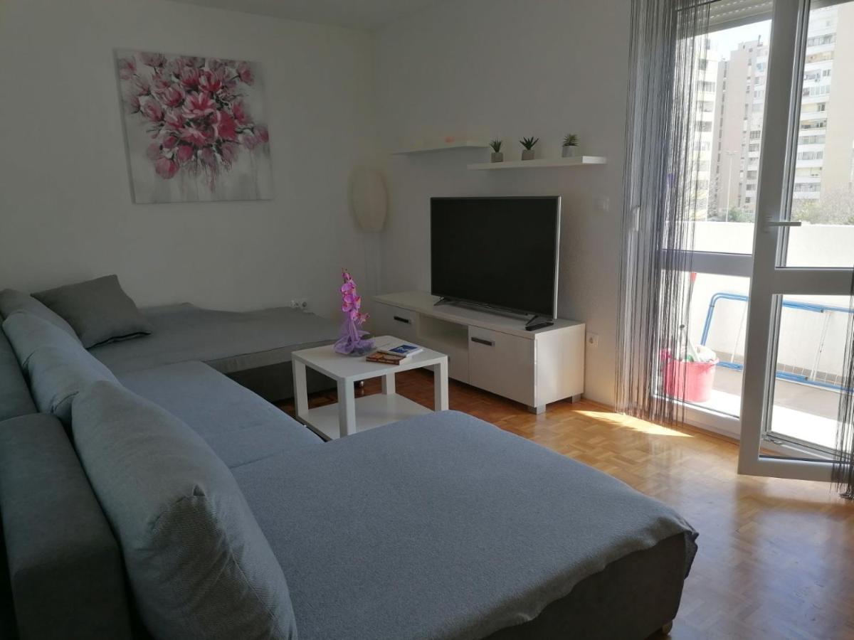 Apartman Petra Pula Buitenkant foto