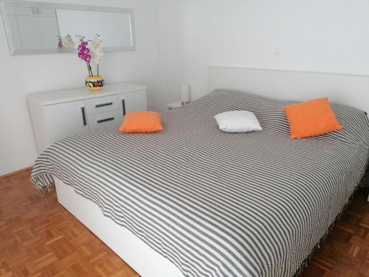 Apartman Petra Pula Buitenkant foto