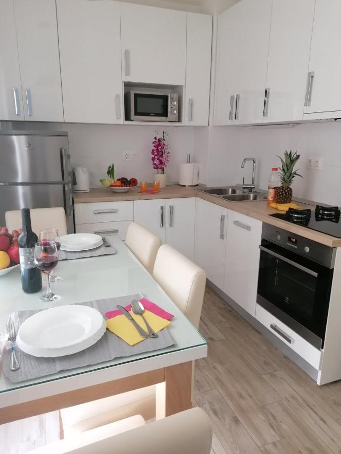 Apartman Petra Pula Buitenkant foto