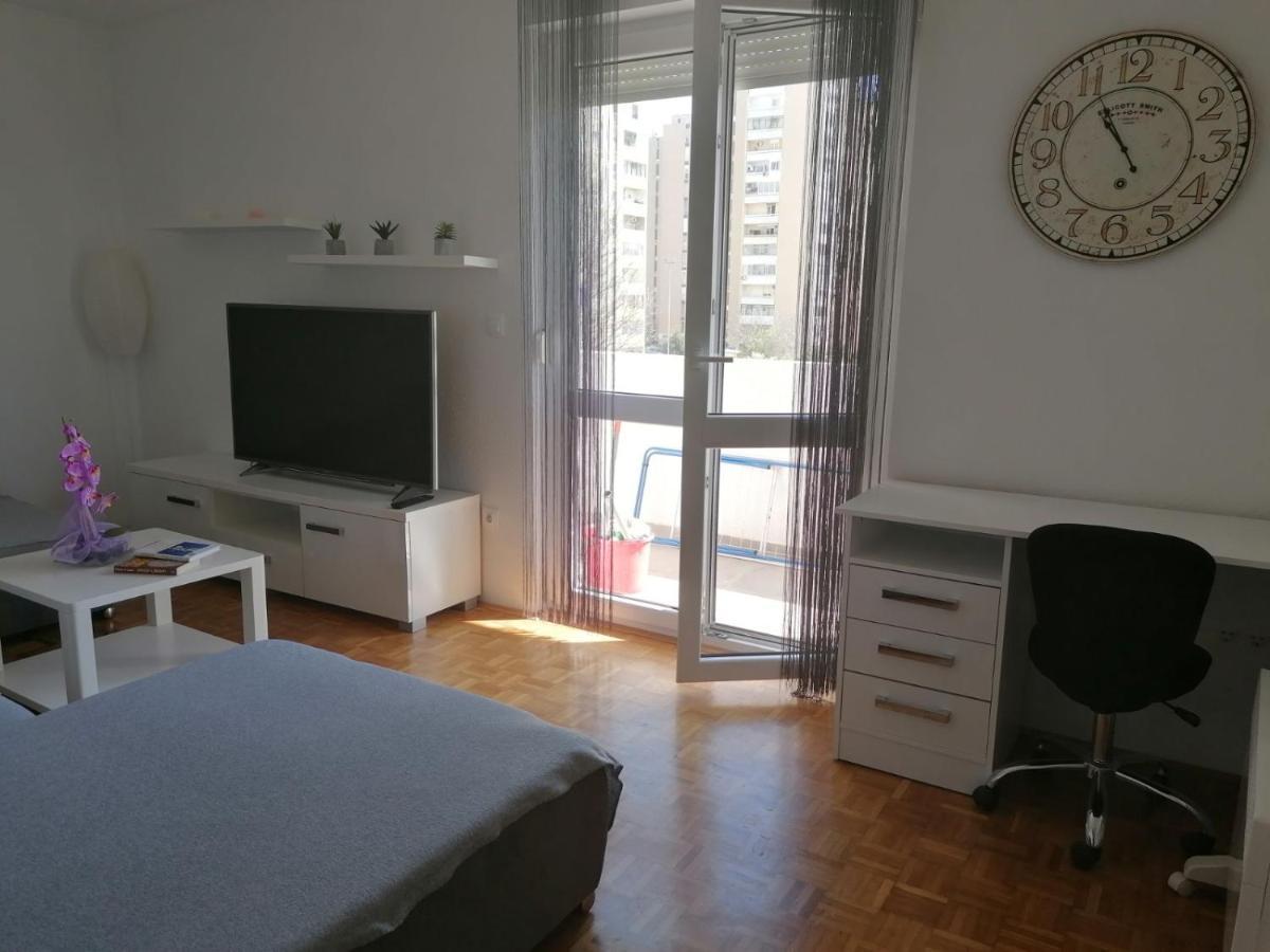 Apartman Petra Pula Buitenkant foto